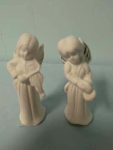 4 White And Gold Porcelain Angels. 4" Tall Very Good Condition - Picture 2 of 4