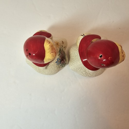 Vintage Little Red Riding Hood Salt and Pepper Shakers Red Cape Floral - Picture 5 of 6