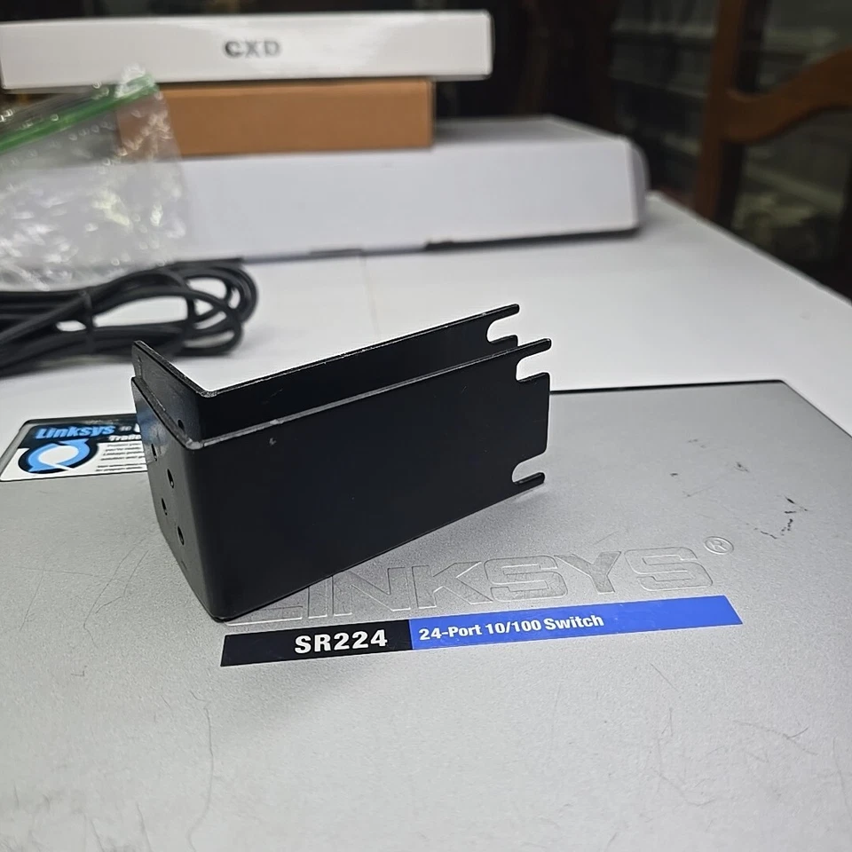 Linksys SR224 24 Port 10/100 Switch w Power & Rack Ears Tested - Image 3 of 4