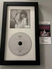 TAYLOR SWIFT FRAMED CD TORTURED POET DEPARTMENT WITH SIGNED PHOTO + JSA COA TTPD