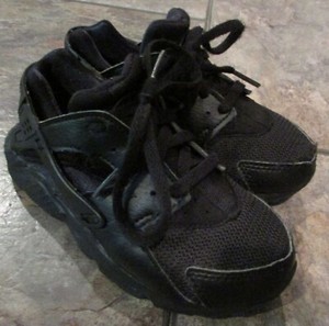 nike huarache clothing