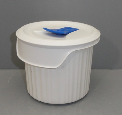Corning Ware French White 20 Oz Stoneware Soup Cup/ Mug w/Plastic Vented Lid