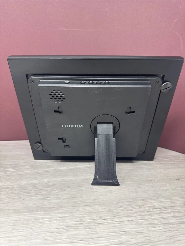 FUJIFILM 7” Digital Photo Frame DP-7P 800 Images 800x600 Pixel LCD Screen Black - Image 2 of 4