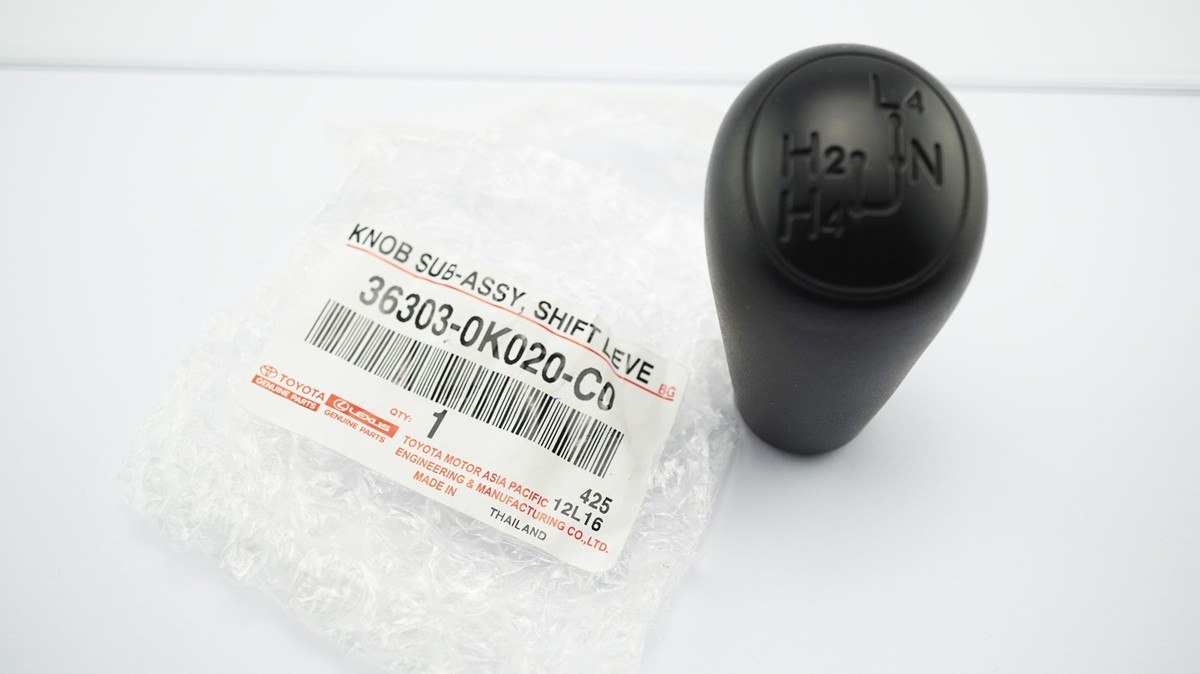 GENUINE TOYOTA HILUX MK6 MK 7 4X4 GEAR SHIFT KNOB A/T BLACK P.U.