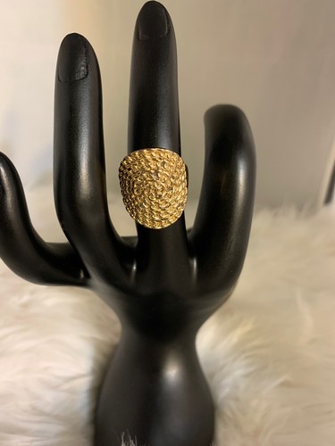 Anillo texturizado dorado BCBG - Imagen 3 de 6