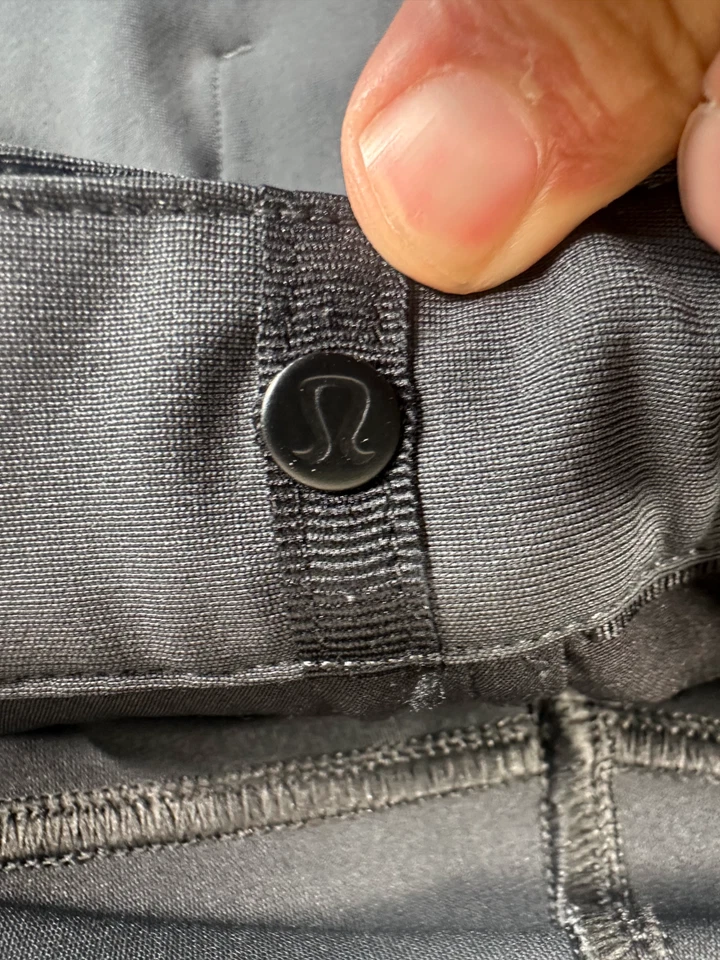 Pantalones Lululemon Para Hombre Gris Oscuro 32x30 ABC Warpstreme Calce Ajustado Cremallera Bolsillo Elástico Foto 3 de 4