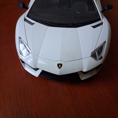 Lamborghini Spielzeugauto / Figur / Modell Aventador Farbe: weiß gebraucht