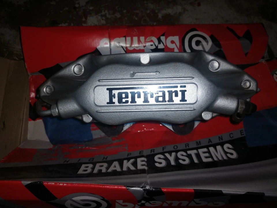 Ferrari 550 575 Maranello 96-05 Brembo Pinzas de freno delanteras y traseras plateadas Foto 2 de 4