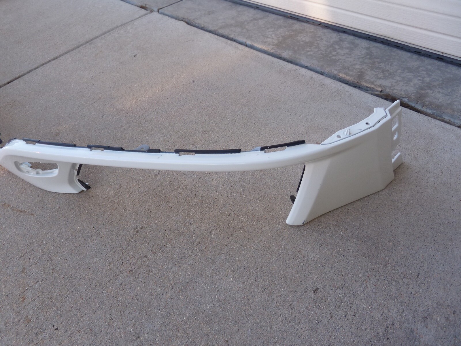 2016-2019 Bentley BENTAYGA FRONT UPPER BUMPER TOP SECTION OEM