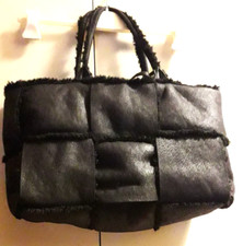 Mia Bag Borsa Tote Bag Teddy in ecopelliccia ad intreccio reversibile. Nuovo