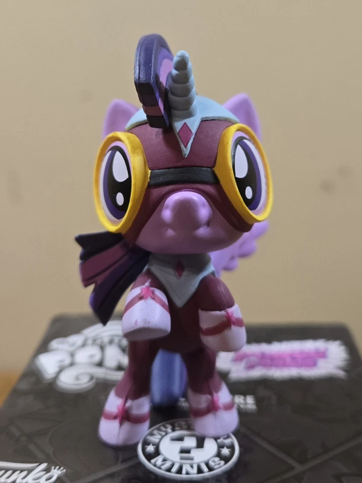 Figura Funko Mystery Mini MLP Power Ponies Twilight Sparkle 2016 abovedada, usada Foto 2 de 4