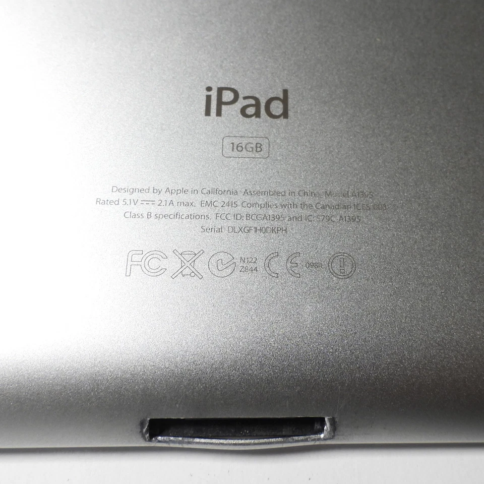 Apple iPad 2nd Gen, White Front, Silver Back, Wi-Fi, 16GB Unlocked 9.7" - Image 4 of 4