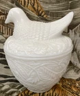 🌼🥚Vintage Avon Milk Glass Hen on Nest Covered Dish 1970's Chicken White...