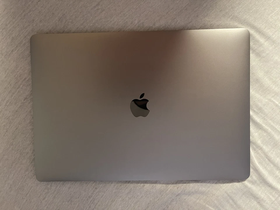 Apple MacBook Pro 15" 2018 · i7 · 16GB · 256GB, Foto 4 von 5