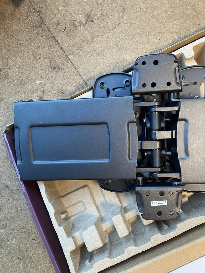 AVF JNL454 Multi Position Wall Bracket For 26-55 Inch TVs - Image 2 of 4