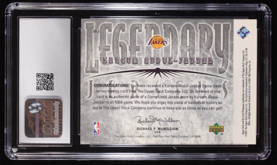 Camisetas legendarias Kareem Abdul-Jabbar 2001-02 Upper Deck Legends #KAJ (CGC 9) Foto 2 de 2