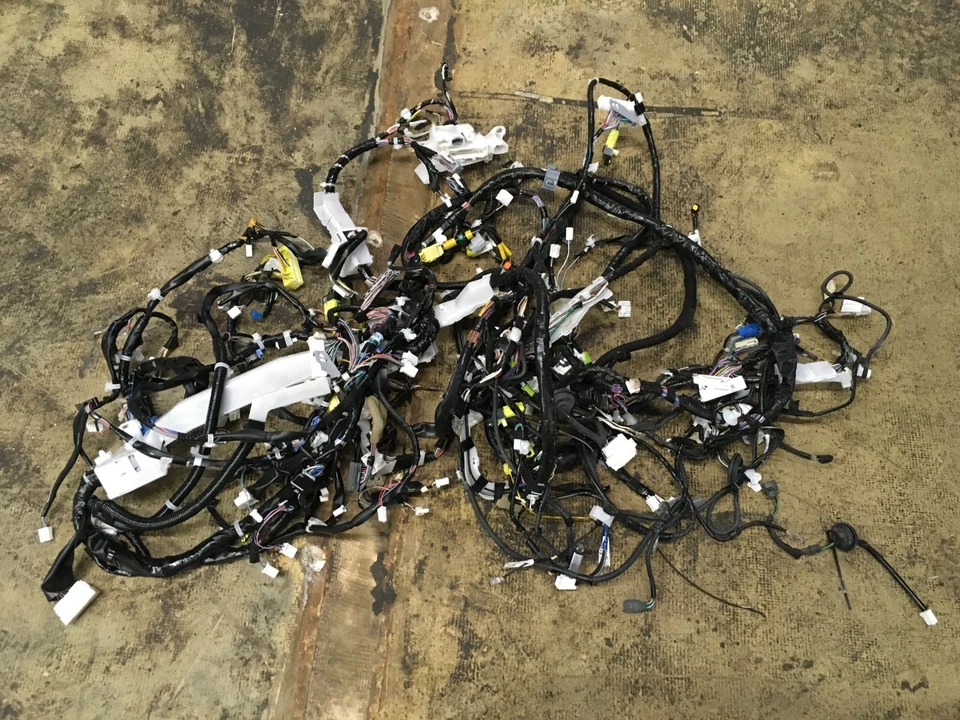 Chicote de fios de instrumentos Toyota Prius Prime 2017-2021 fabricante de equipamento original. - Imagem 2 de 4