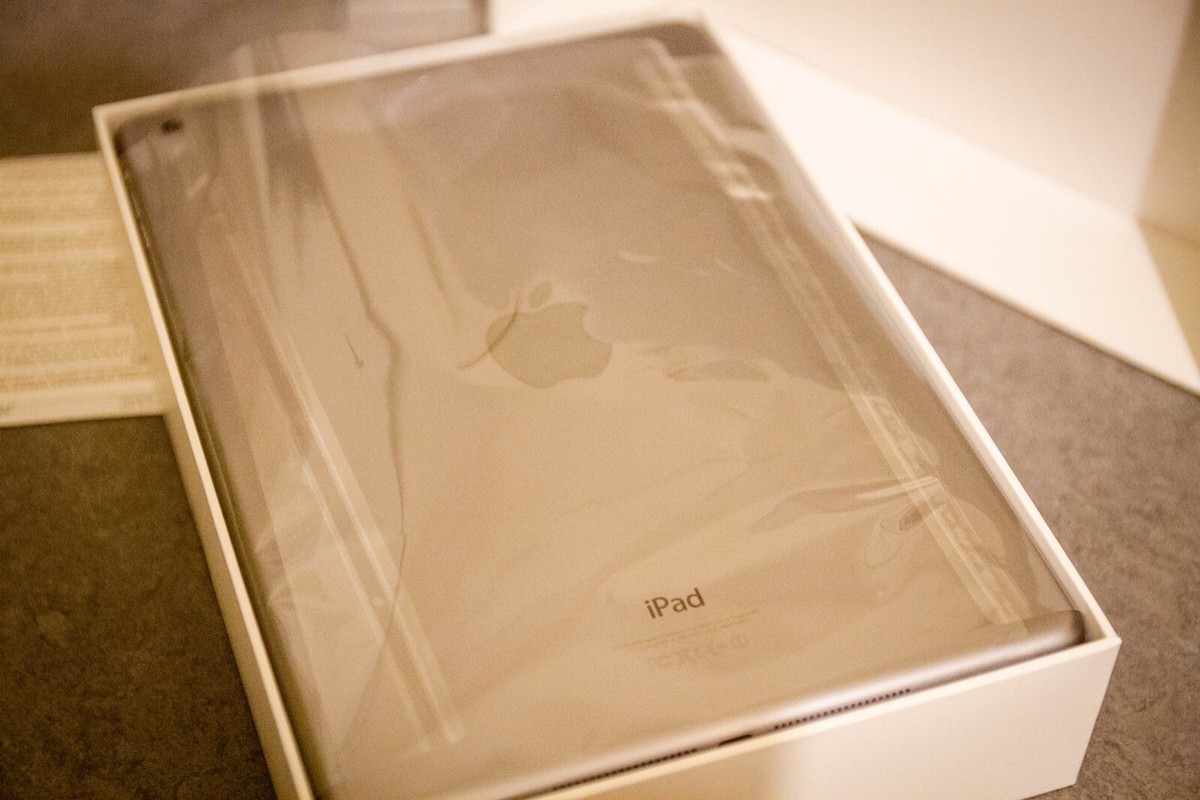 COLLECTOR's Apple iPad Air 1st Gen Rare iOS 9 (9.3.3) 16GB Space