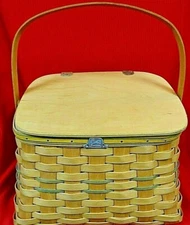 JOHN DEERE BASKET - CARNATION BASKET - 1995 - CREEL TYPE - METAL TAG - HANDLE 