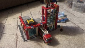 LEGO CITY Fire Station 60004 Fire Subtheme 752pc Complete Set w/ Manual