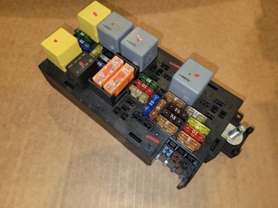 2006-2012 MERCEDES W164 W251 GL550 ML320 ML550 R350 FRONT RELAY ENGINE FUSE BOX