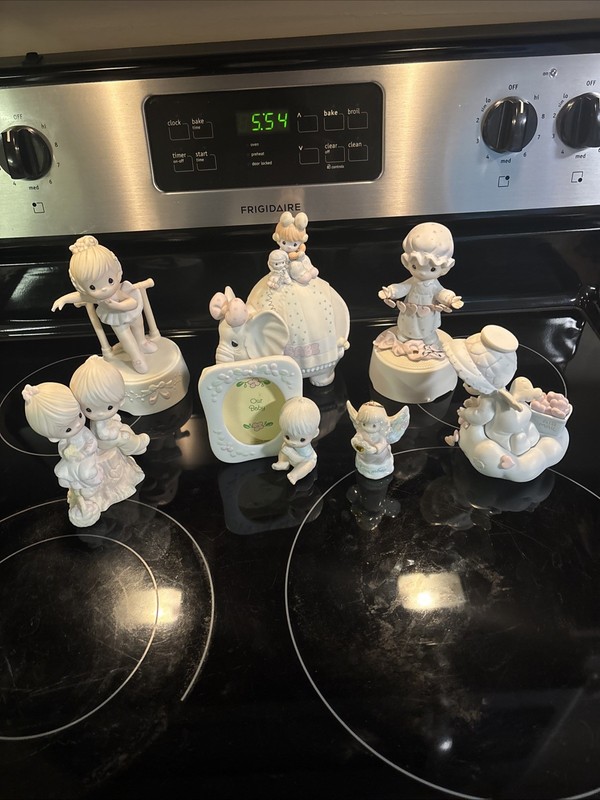 Lot of 7Precious Moments Figurines - Music Box’s,. And More