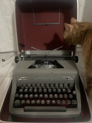 Vintage Royal Typewriter (does not include cat) USED