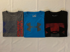 LOT OF 3 BOYS UNDER ARMOUR S/S SHIRTS, GREY/BLUE/BLACK, SIZE YOUTH LARGE
