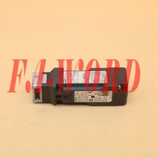 1pc New IDEC spring lock safety switch HS5L-VD44M-G Free shipping