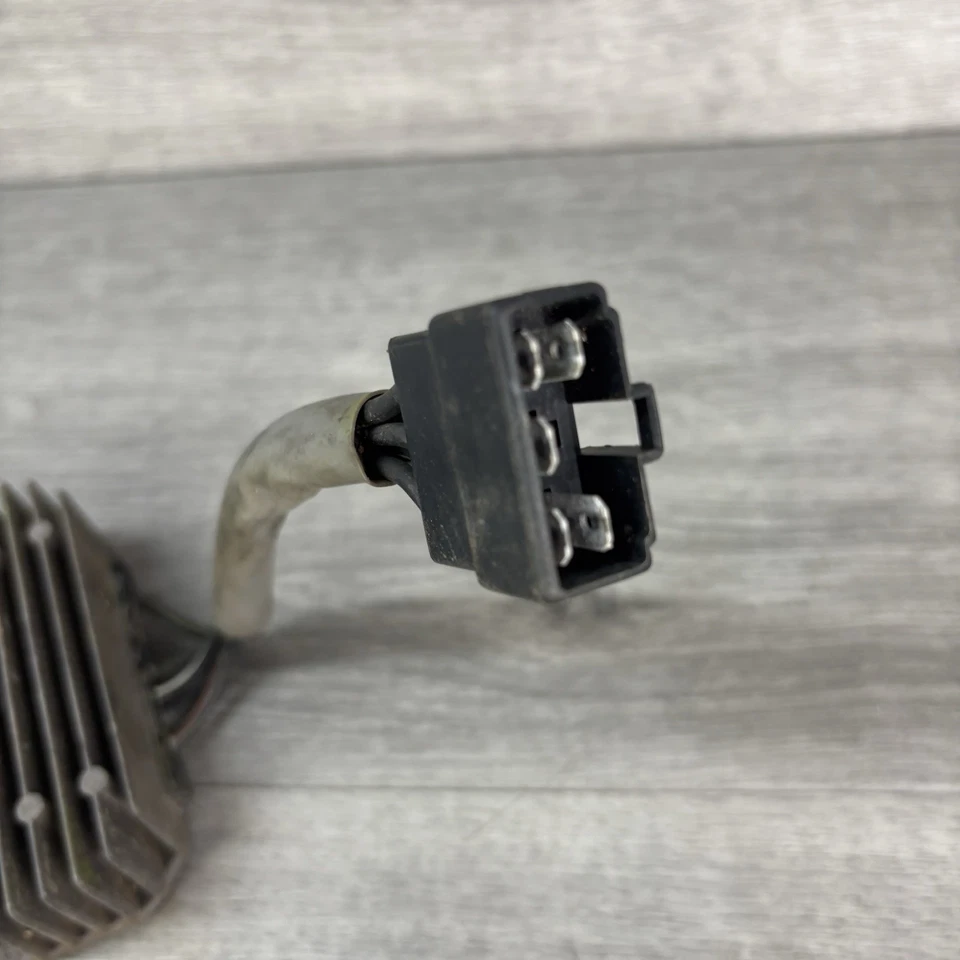 Rectificador regulador de voltaje OEM Suzuki GSXR600 1997-2000 Foto 3 de 4