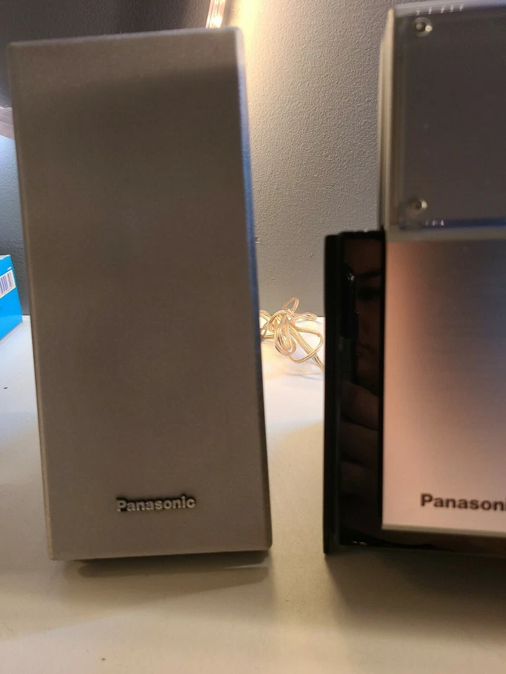 Panasonic SC-EN5 Bookshelf Music System ~ AM/FM Stereo, CD Player No Power Cord  - Image 4 of 4