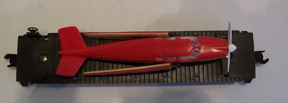 Lionel postwar #6500 Bonanza airplane flat car original red/white - Image 3 of 4