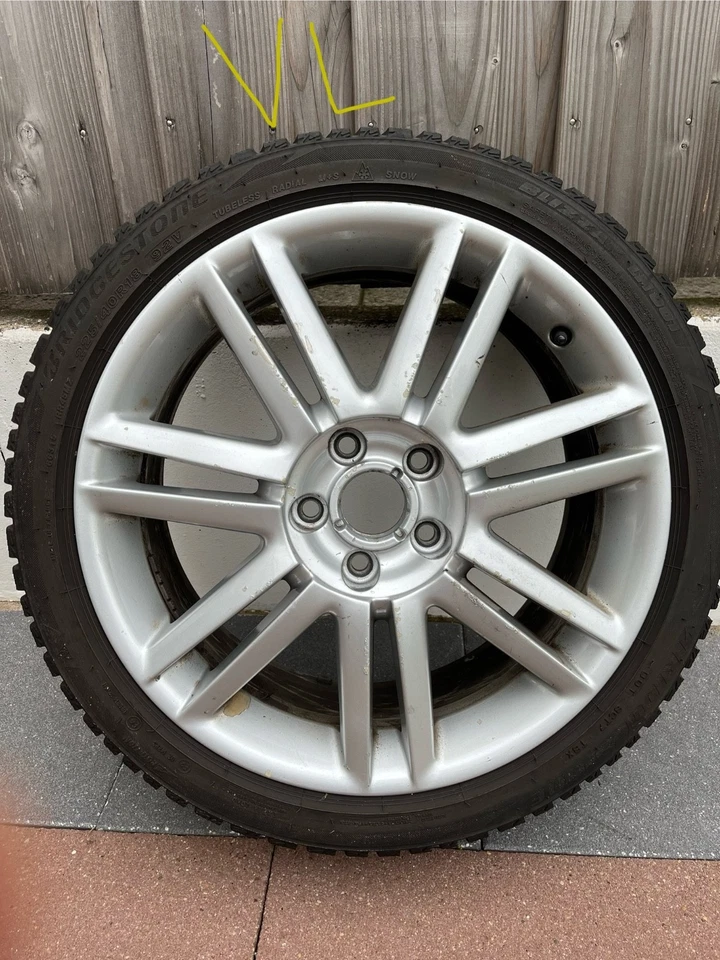 Komplettes Set: Winterreifen Original Audi Felgen 225/40 R18 mit Nabendeckeln - Bild 3 von 4