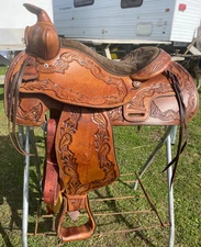 Lightly used/vintage border tooled 15" TexTan Western saddle w/semi bars US made