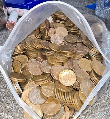 5 POUNDS OF LINCOLN COPPER PRE-82'  PENNIES, ERRORS LIKELY, 25C COMBINE SHIP