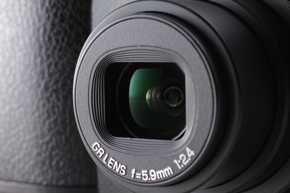 Shot 2794 [MINT] RICOH GR DIGITAL II 10.1MP Digital Camera From JAPAN - Image 3 of 4