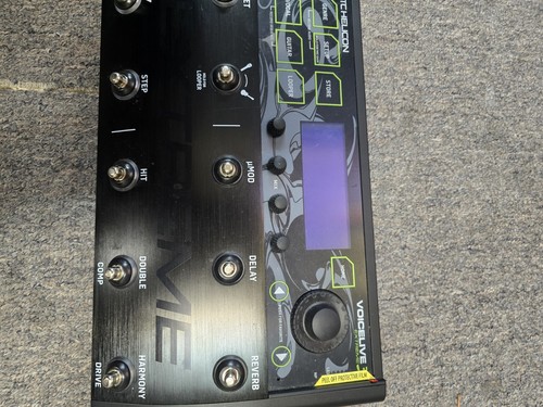 TC-Helicon VoiceLive 3 Extreme Guitar and Vocal Effects Processor Pedal - Picture 3 of 8