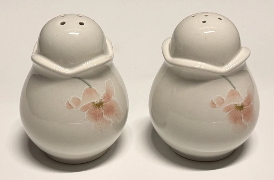 Mikasa Rondo Hawaiian Melody Salt & Pepper Shaker Set Pink Floral Japan Vintage - Image 2 of 4