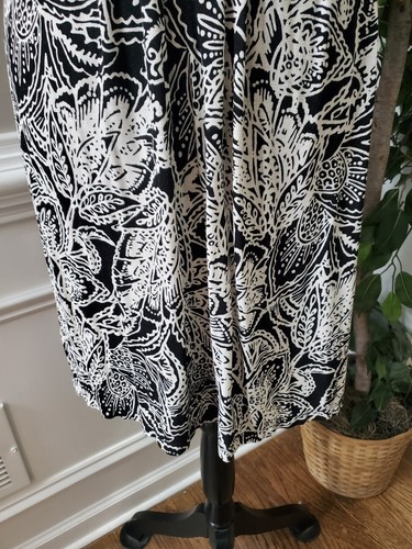 LOFT Women's Black & White Floral Rayon V-Neck Sleeveless Knee Length Dress MP - 第 6/11 張圖片