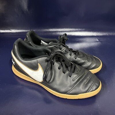 Youth Nike Tiempox soccer shoes size 6Y black EUC