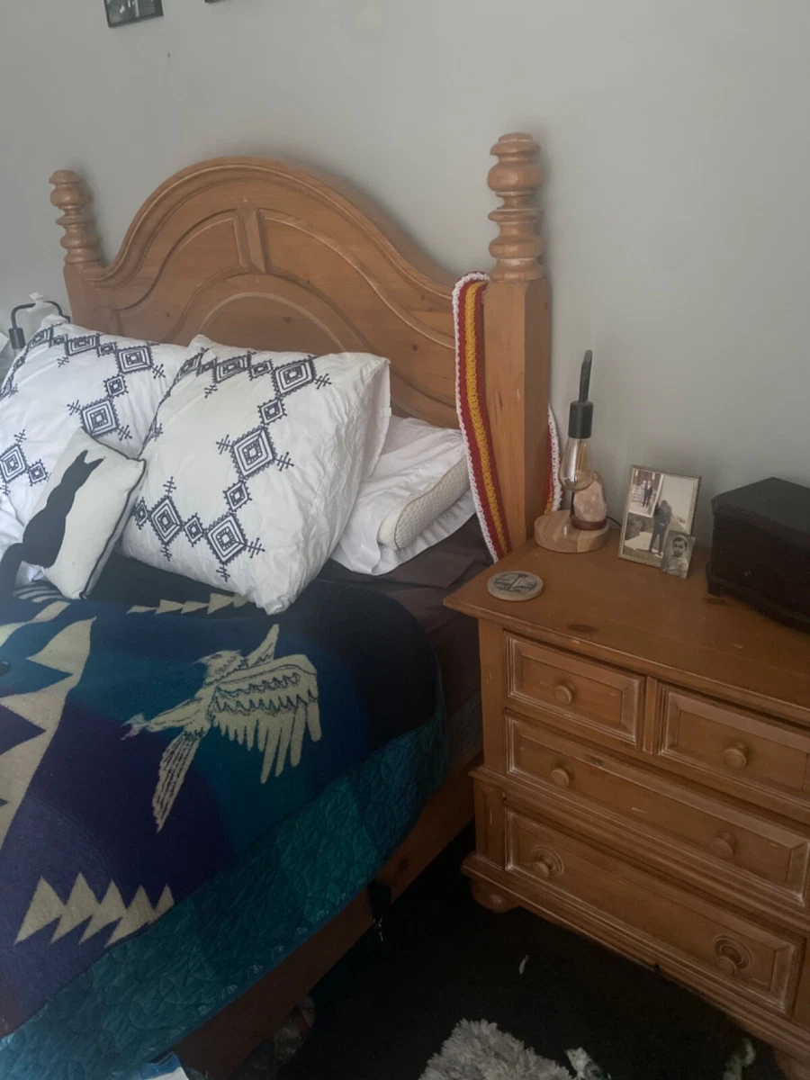 Broyhill 6 Piece Pine Bedroom Set Queen