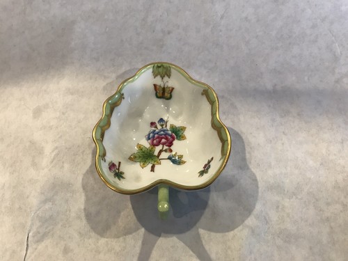 Herend BOUQUET GREEN/WHITE Porcelain Mini Bowl Leaf Dish Hungary Queen Victoria