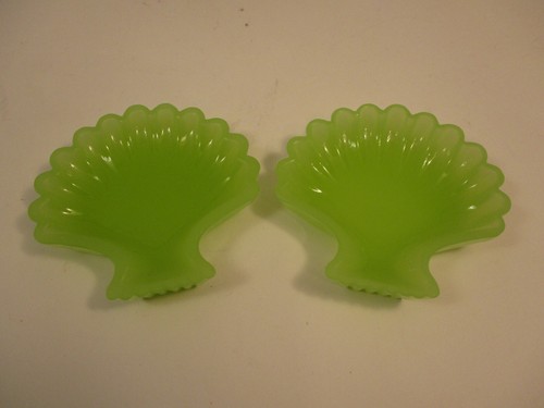 Vintage Jadite Green Uranium Glass Shell Dish Pair Opaline Vaseline - Picture 2 of 6