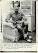 1973 Press Photo Senator William Proxmire at his Washington home after attack.