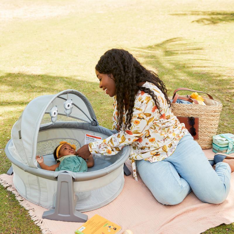 Portable Infant Bassinet W/ Canopy Comfortable Sleeping Surface Foldable Legs US