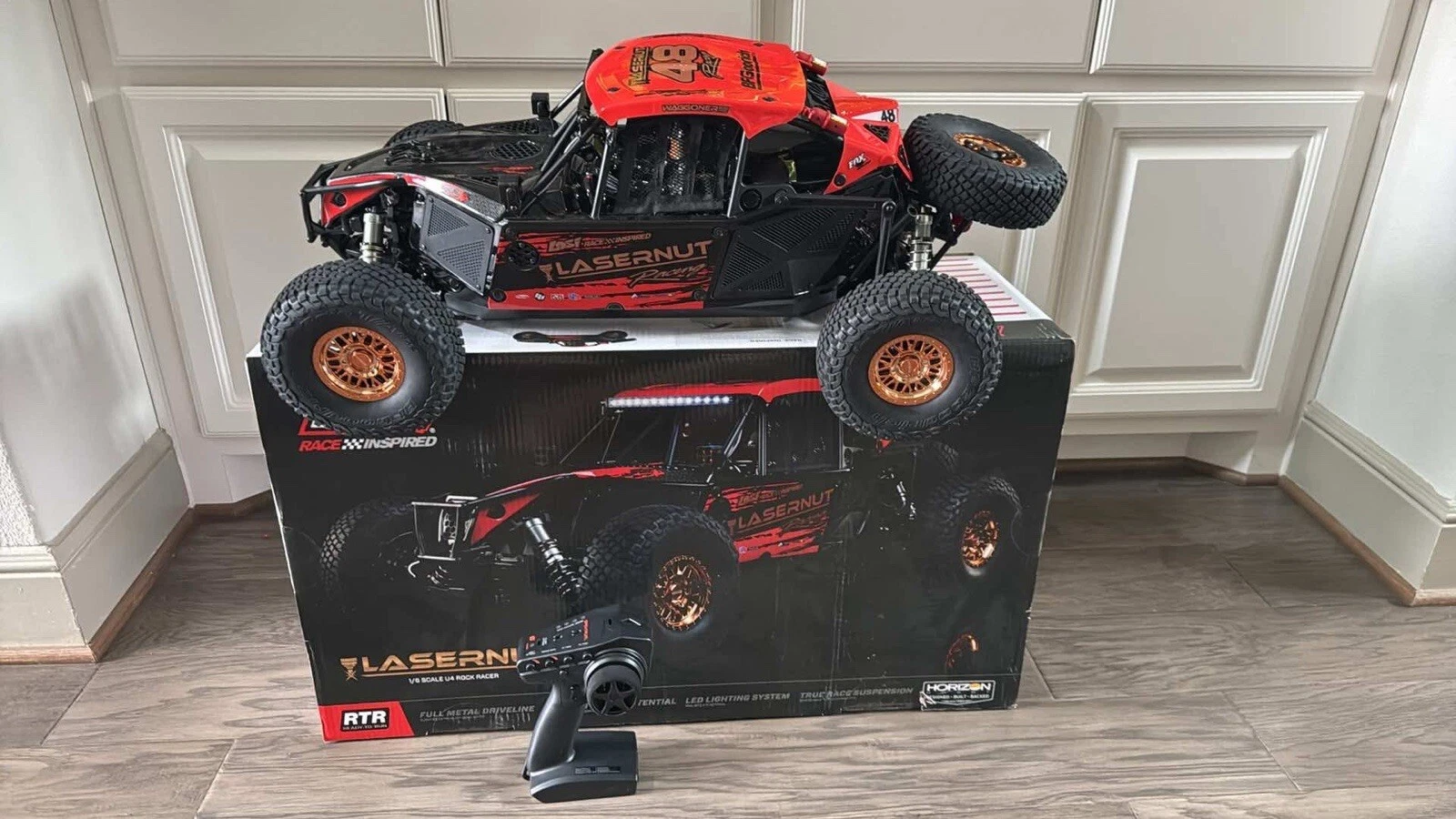 Losi 8IGHT Super Lasernut 1/6th 4S 4X4 RTR Brushless Desert Buggy, Red #LOS04019