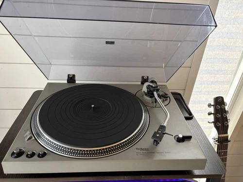 Technics SL-1700 w/ Grado cartridge