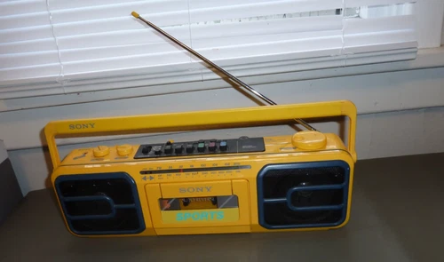 VINTAGE SONY CFS-950 BOOMBOX AM/FM RADIO CASSETTE PLAYER L@@K