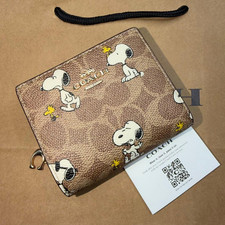 Coach X Peanuts Snap Wallet In Signature Canvas With Snoopy vzp0