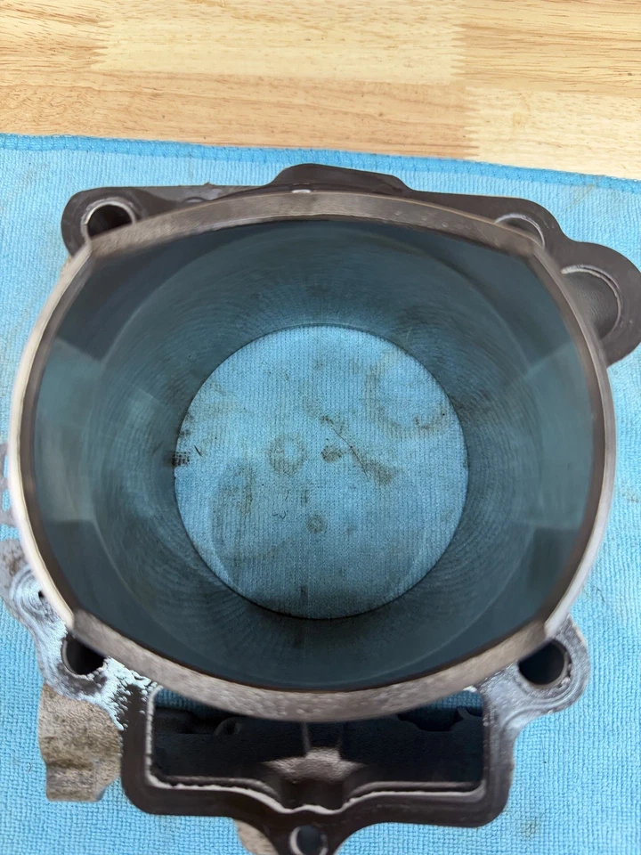 Yamaha YZ450F YZ 450F 2003-2013 cilindro jarra barril extremo superior 5TA-11311-12-00 Foto 2 de 3